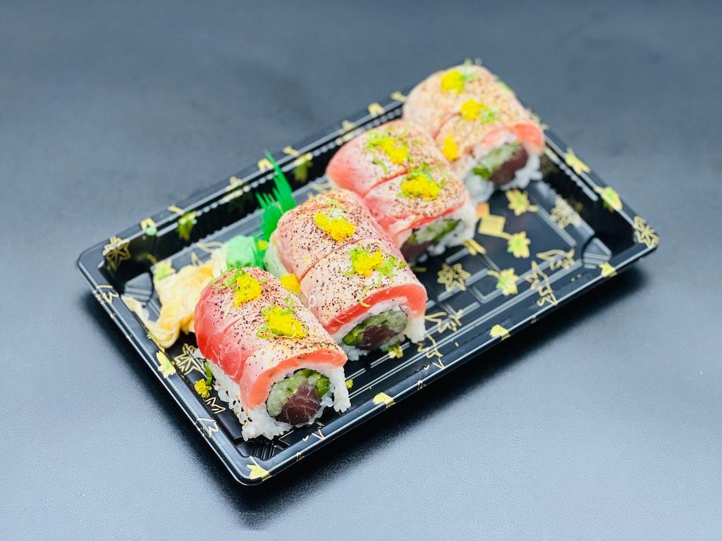 Order Tuna Amazing Roll food online from I Sushi Inc. store, Ridgewood on bringmethat.com