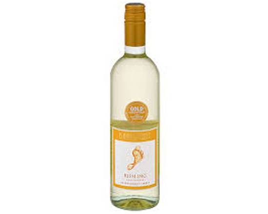 Order Barefoot California Riesling 750 ml 8% food online from Pit Stop Liquor Mart store, El Monte on bringmethat.com