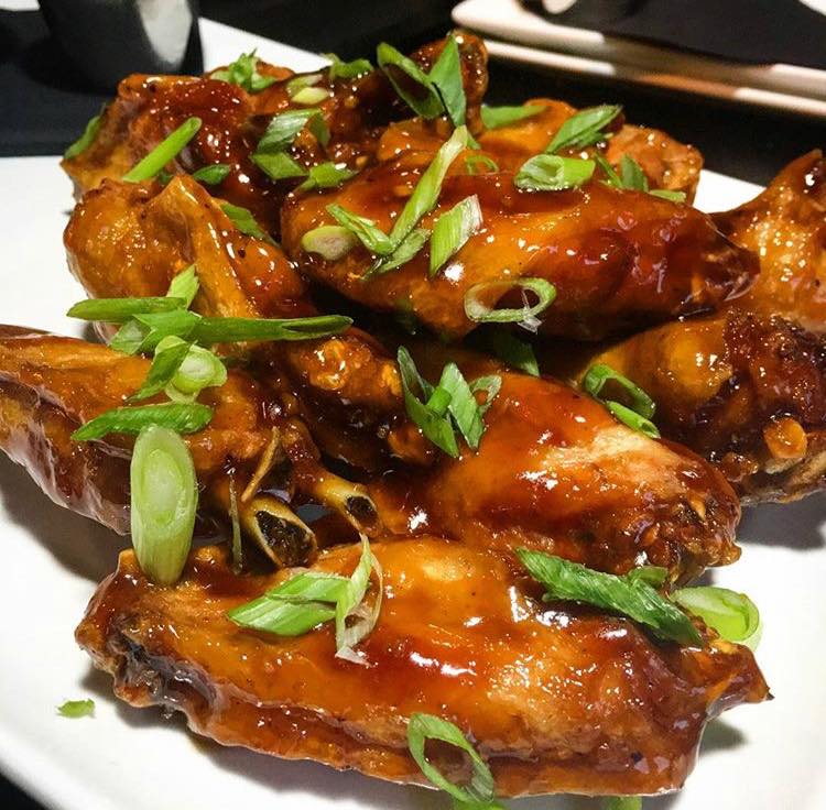 Order 11 Chicken Wings food online from Bracket Room store, Chicago on bringmethat.com