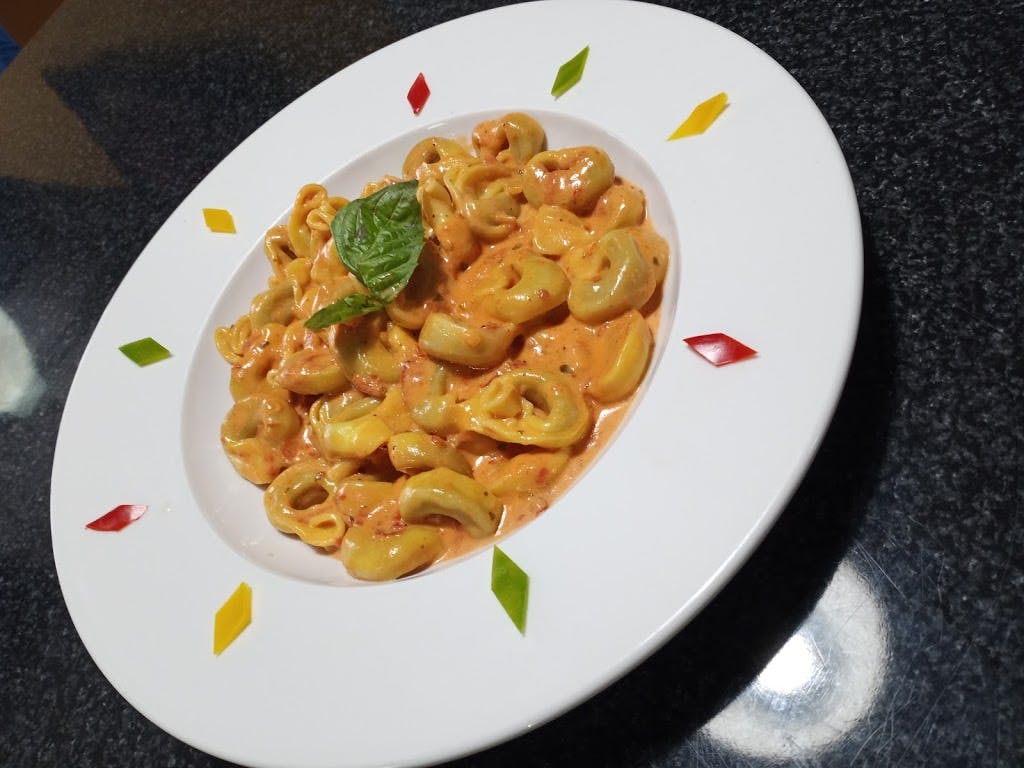 Order Cheese Tortellini in Pink Sauce - Pasta food online from Basani's store, Miami on bringmethat.com