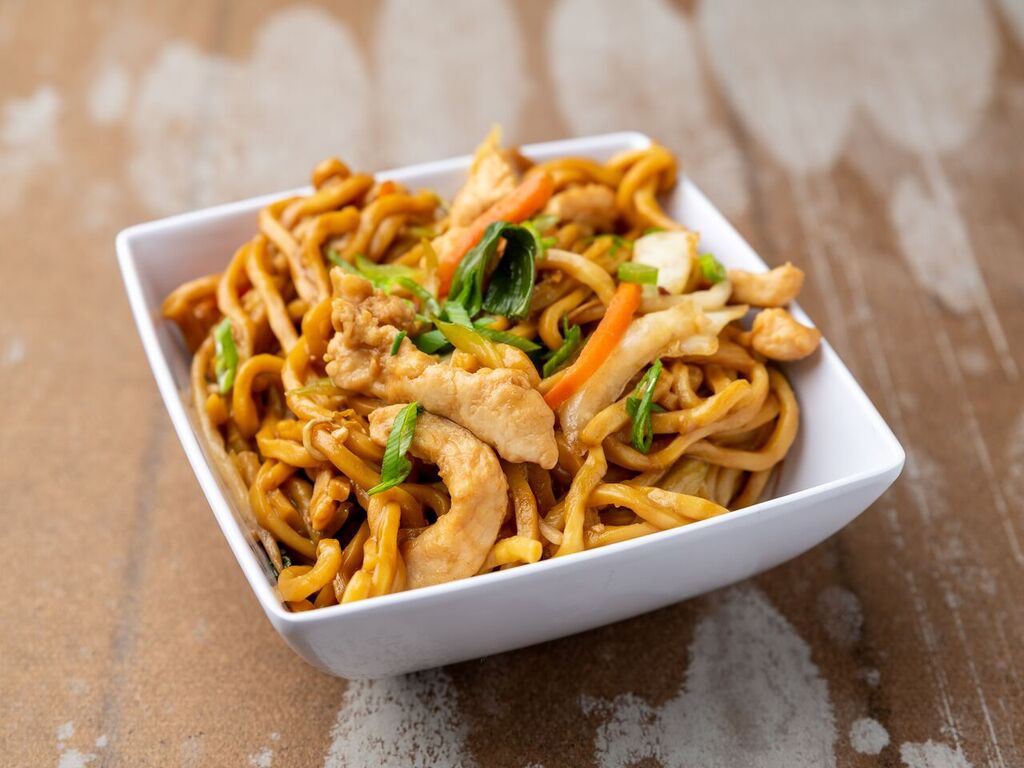 Order 32. Chicken Lo Mein food online from Taste of China store, Madison on bringmethat.com