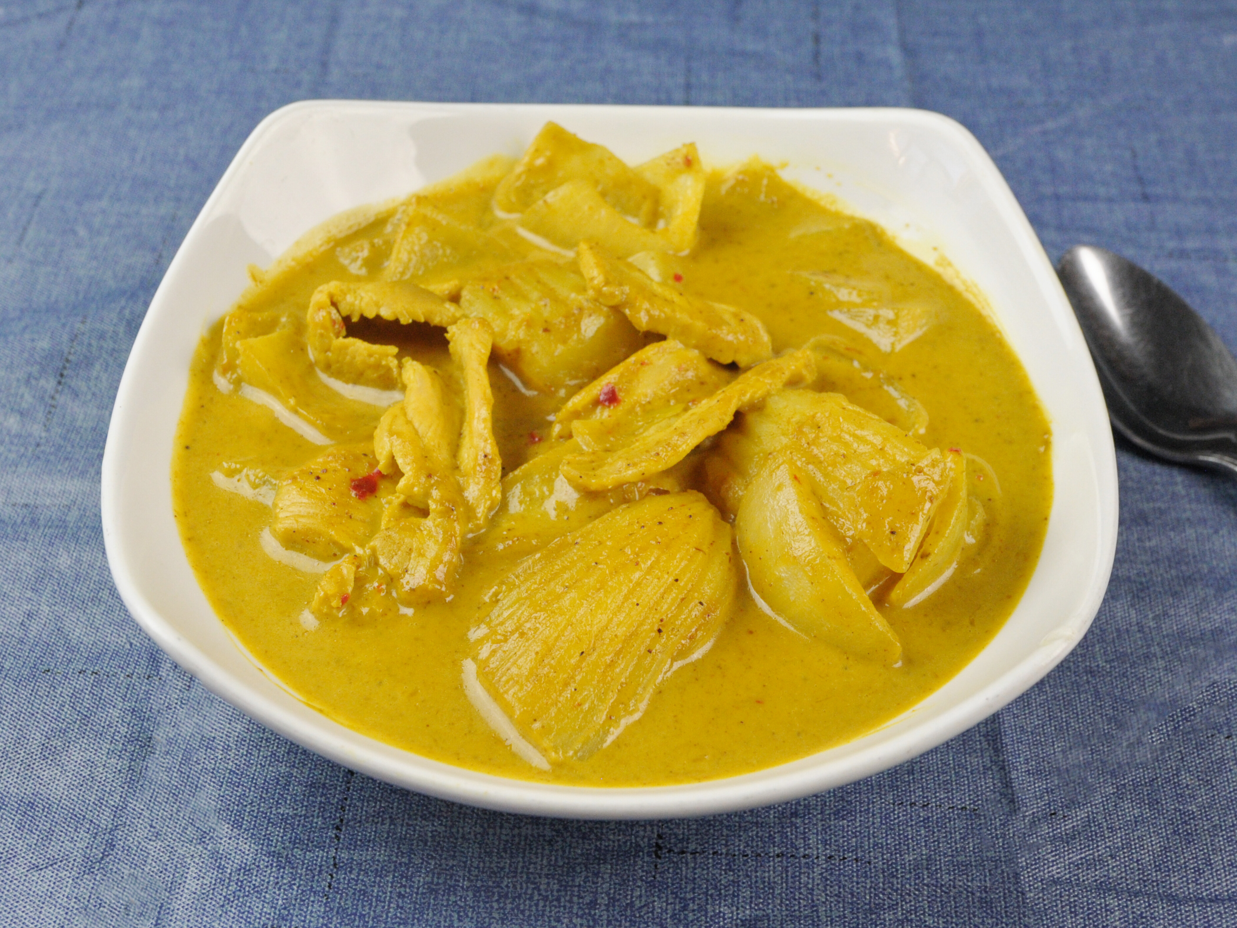 Order Yellow Curry food online from Thai Kitchen Florissant store, Florissant on bringmethat.com