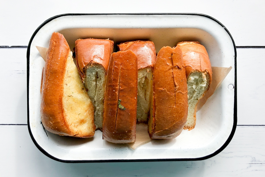 Order Garlic Bread Basket food online from Brown Bag Seafood Co store, Chicago on bringmethat.com