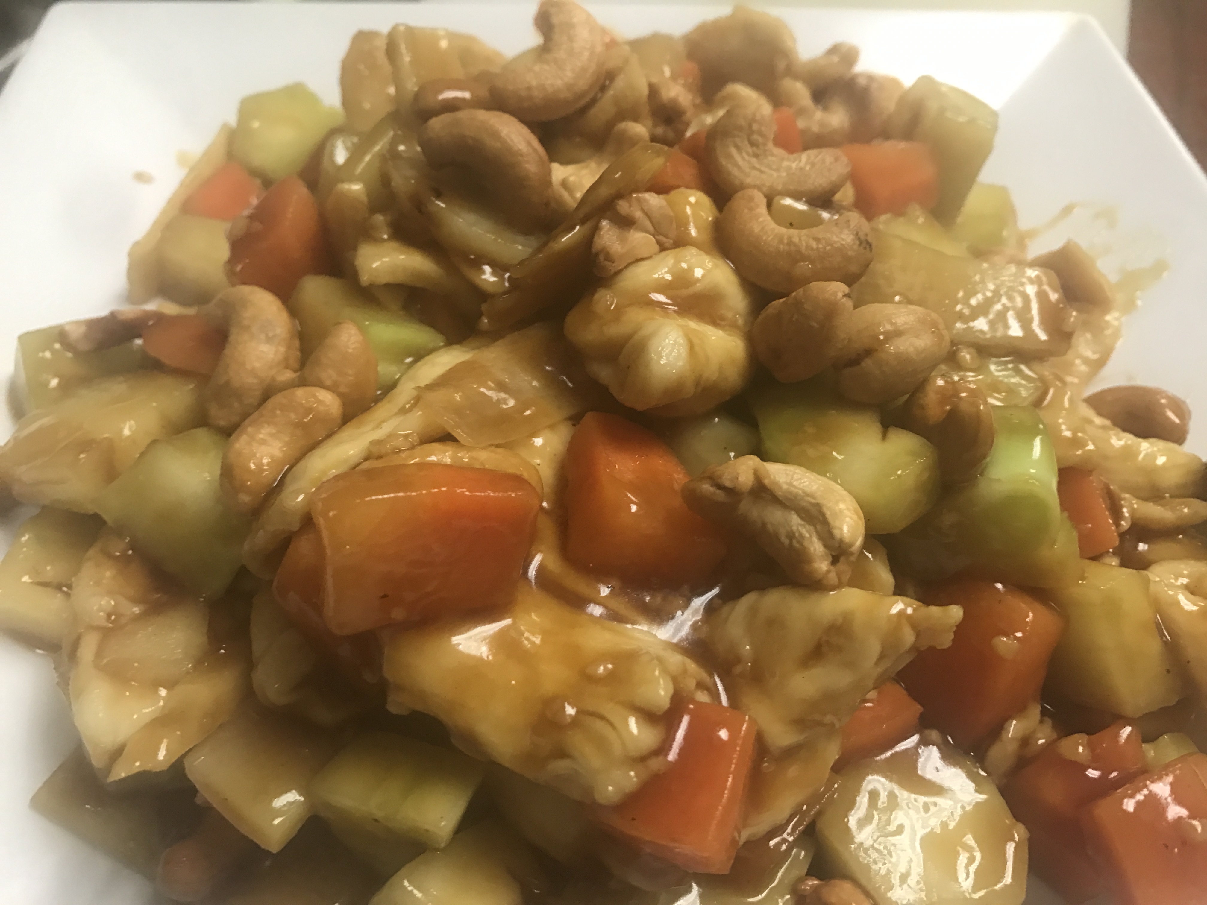 Order 27. Chicken with Cashew Nuts food online from Empress Garden store, Philadelphia on bringmethat.com