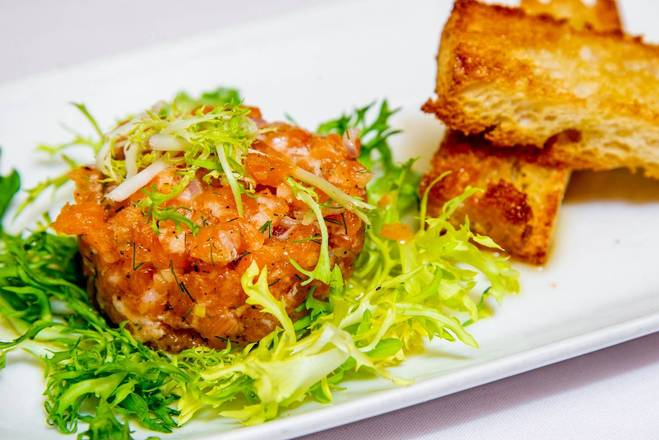 Order Tartare de saumon food online from Bistrot Lepic and Wine Bar store, Washington on bringmethat.com
