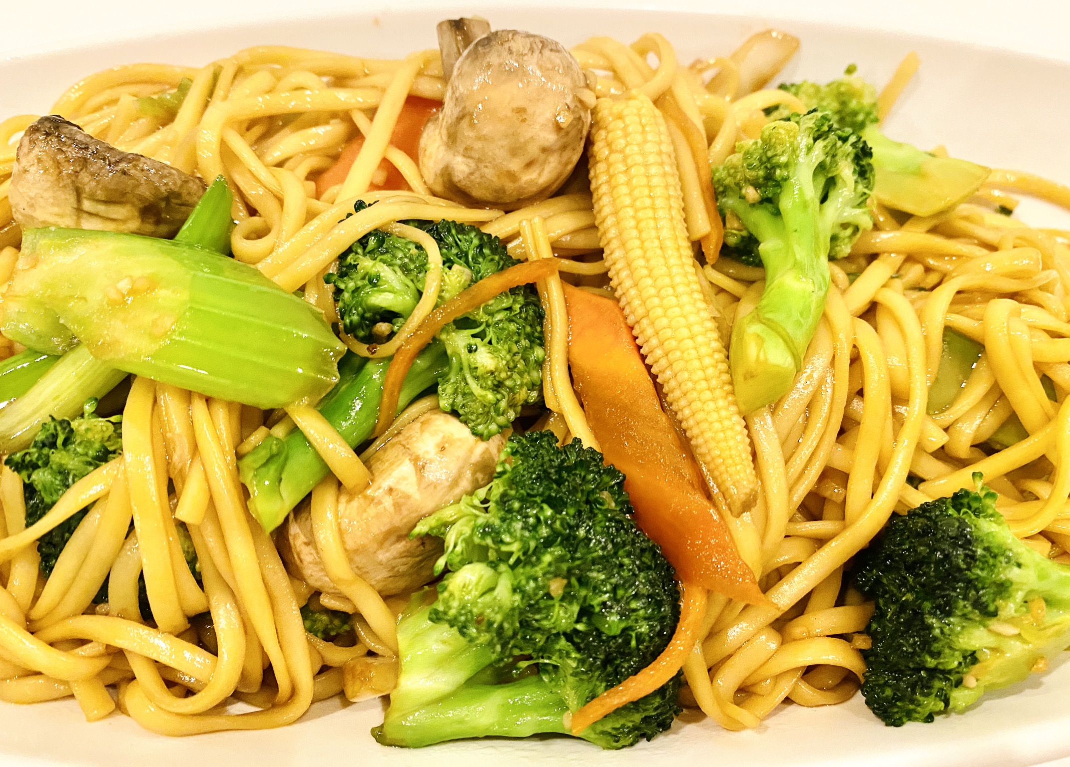 Order Lo Mein Noodle  food online from Min Min Asian Cafe store, Chicago on bringmethat.com
