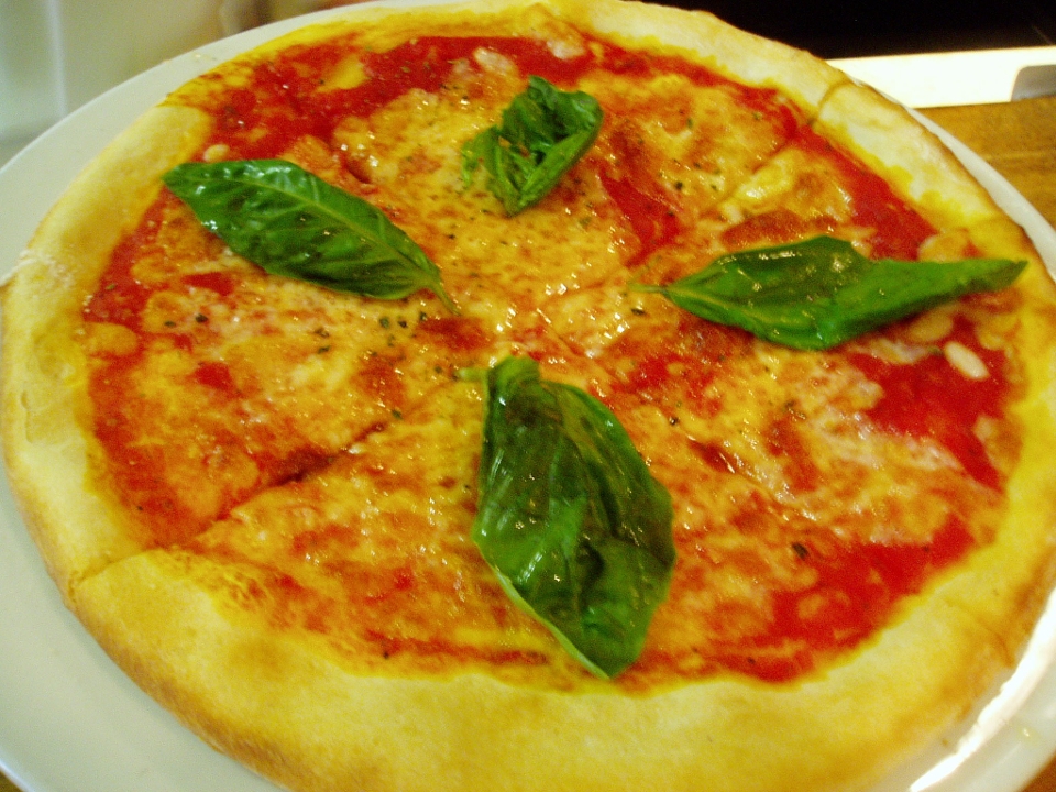 Order Margherita Pizza food online from Rosti Tuscan Kitchen store, Santa Monica on bringmethat.com