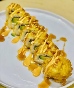 Order Golden Cali Roll food online from Kakuna Sushi store, Fremont on bringmethat.com