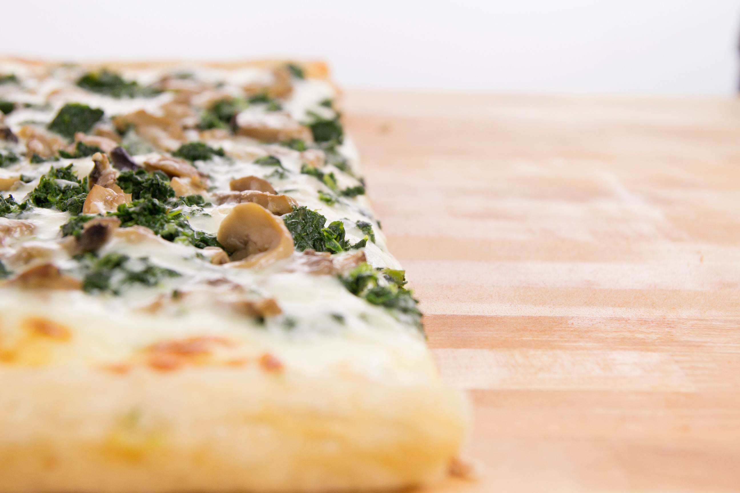 Order Spinach Specialty Pizza food online from Westgate Pizza store, Youngstown on bringmethat.com