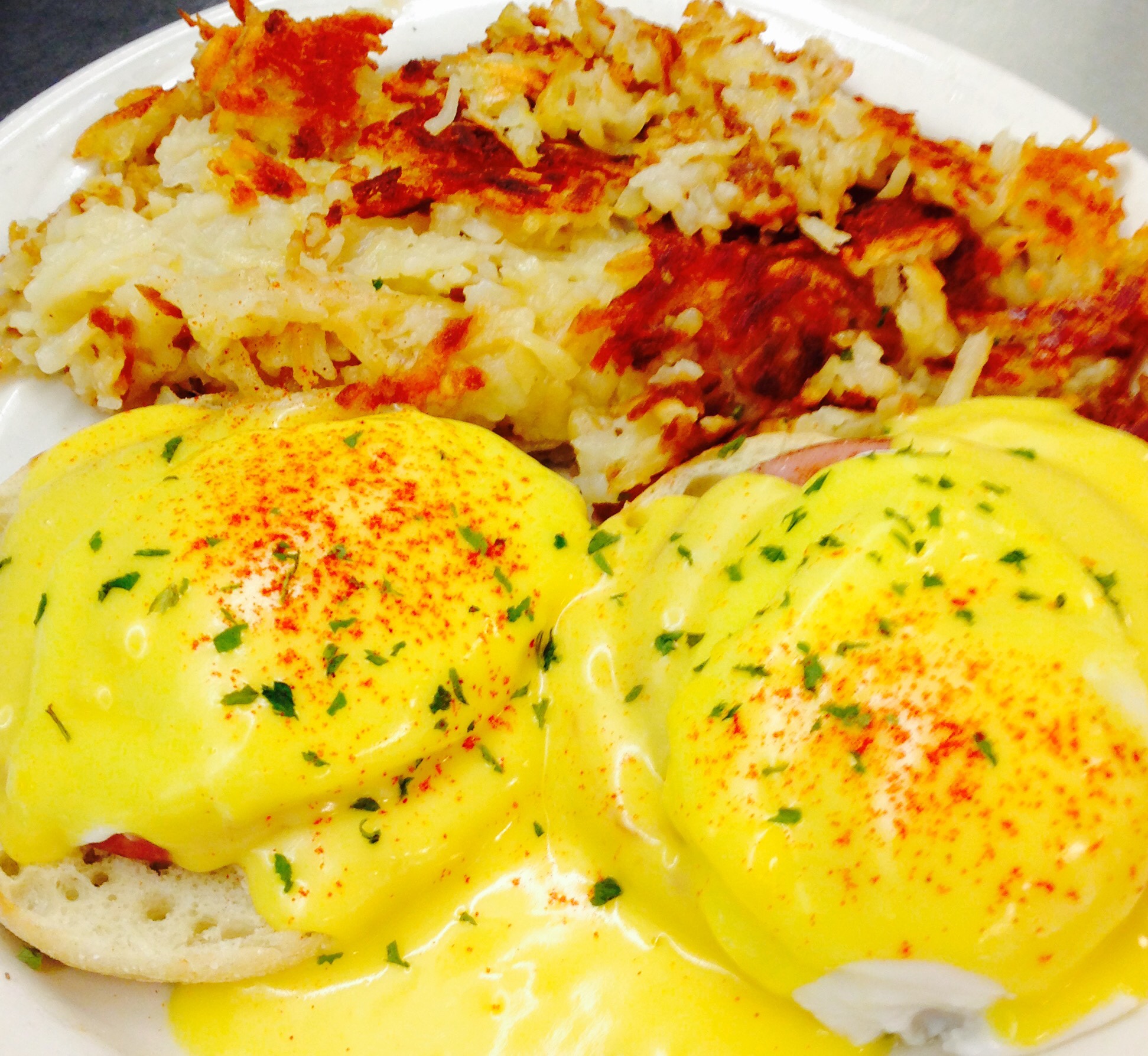 Order Classic Eggs Benedict Breakfast food online from Parkway family restaurant store, Madison on bringmethat.com