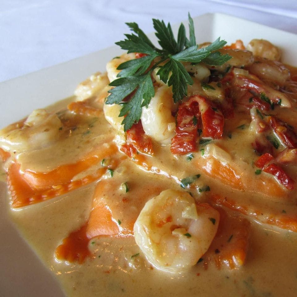 Order Lobster Ravioli Lunch - Pasta food online from Lamberti's Tutti Toscani store, Cherry Hill on bringmethat.com