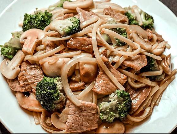 Order Moo (Beef) Lomein food online from Bibo's Cafe store, Harris County on bringmethat.com
