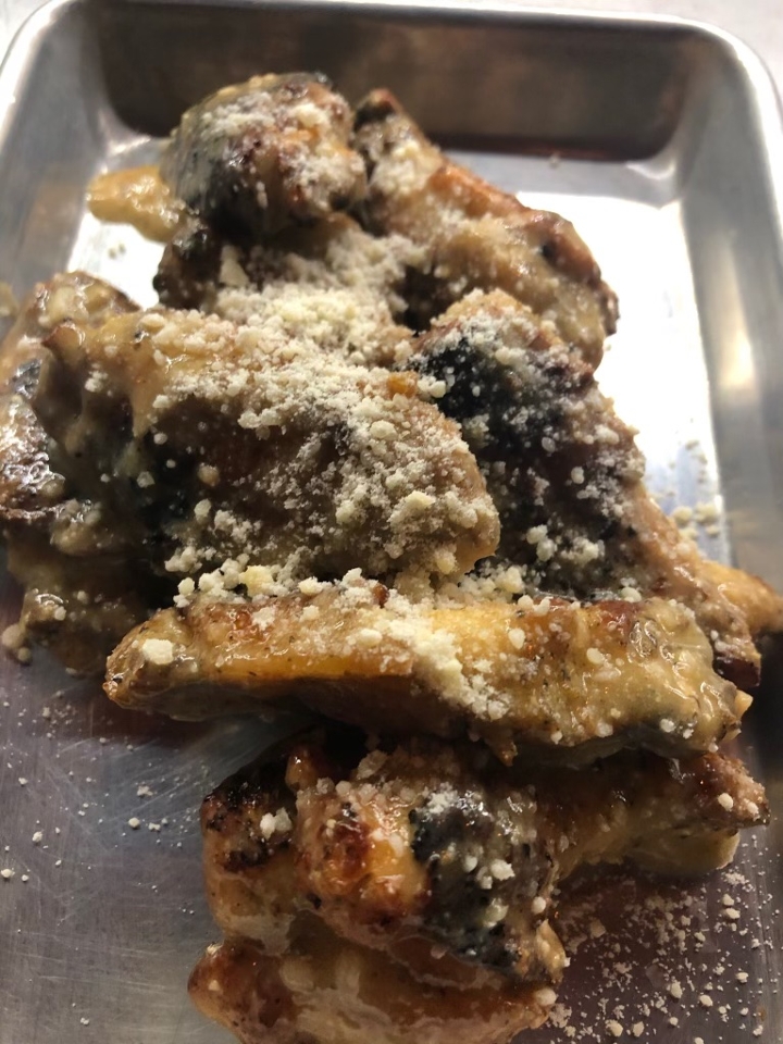 Order GARLIC PARM WINGS food online from The Hub Pizza Bar store, Ansonia on bringmethat.com