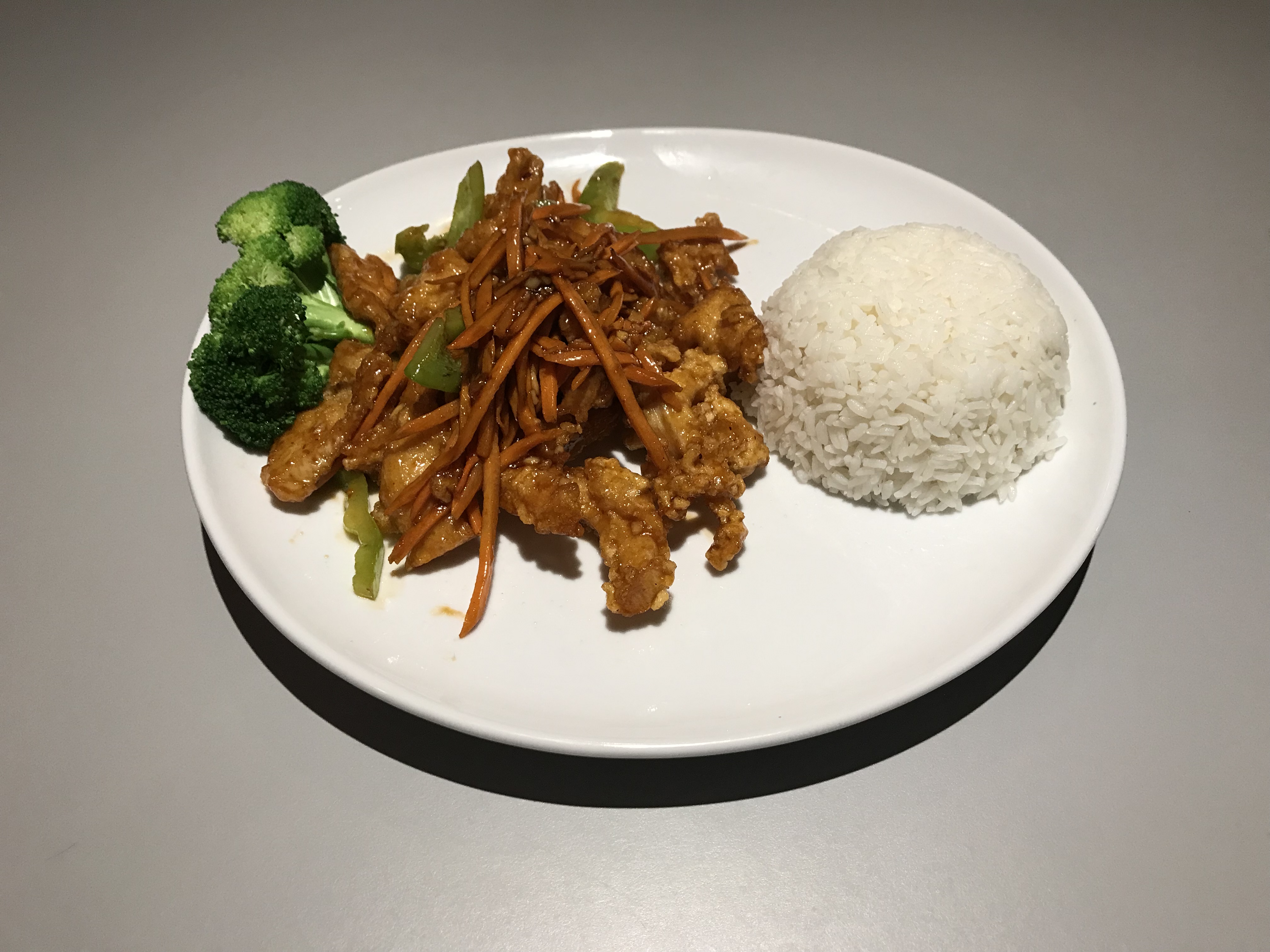 Order General Tso's Chicken Lunch food online from Chiangmai Thai Restaurant store, Lynnwood on bringmethat.com