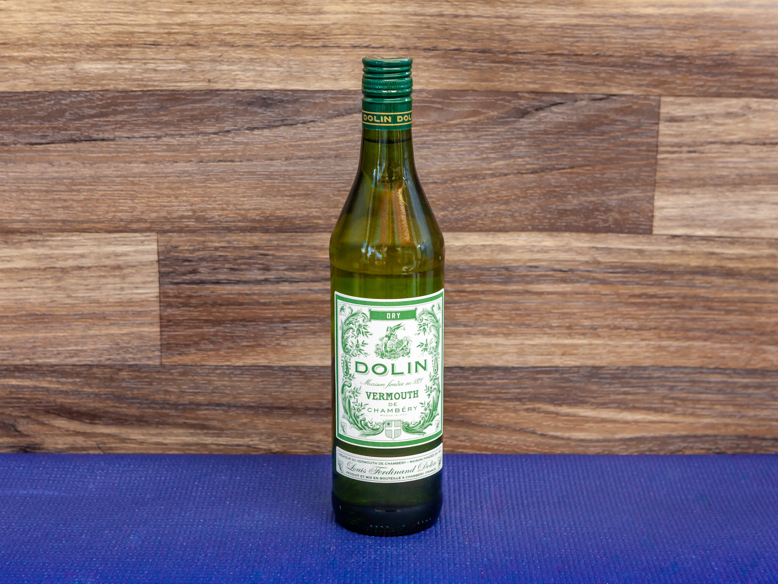 Order Dolin Dry Vermouth - 750 ml  food online from Day & Night Liquor & Market store, Venice on bringmethat.com