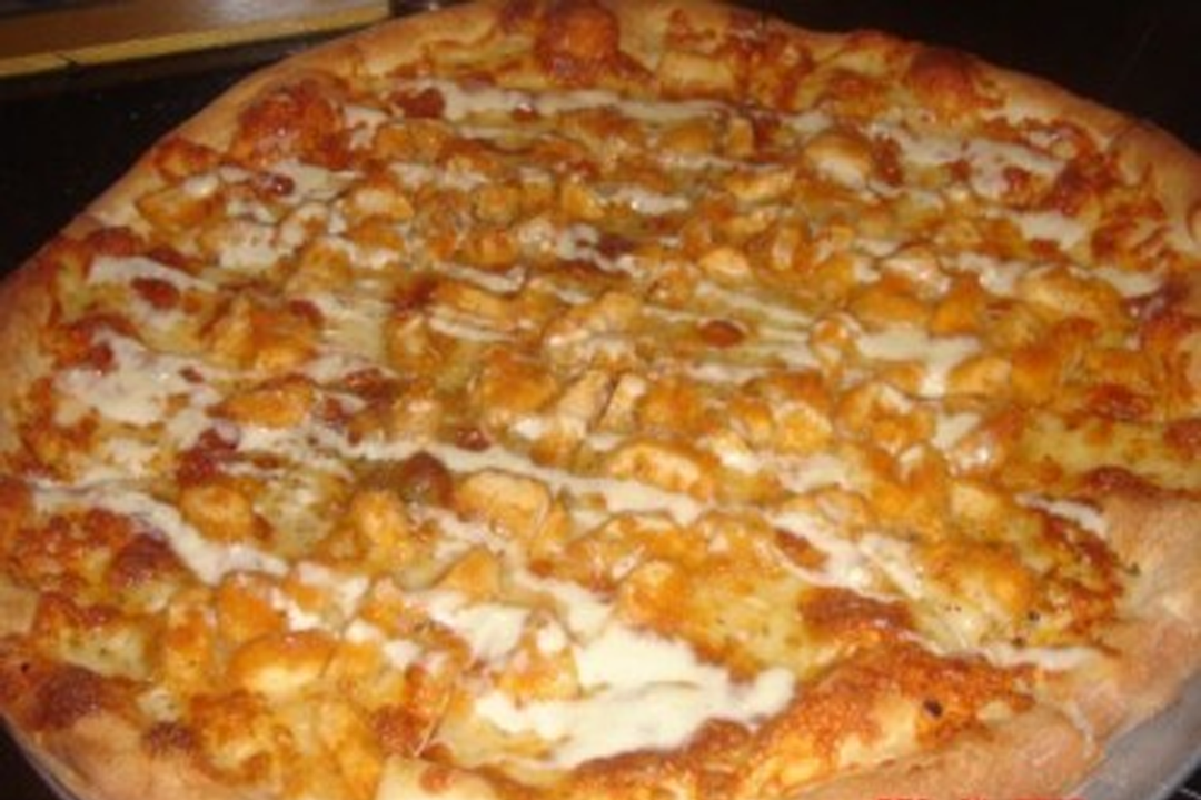 Order Buffalo Chicken Pizza food online from Aroma Pizza store, Fort Wayne on bringmethat.com