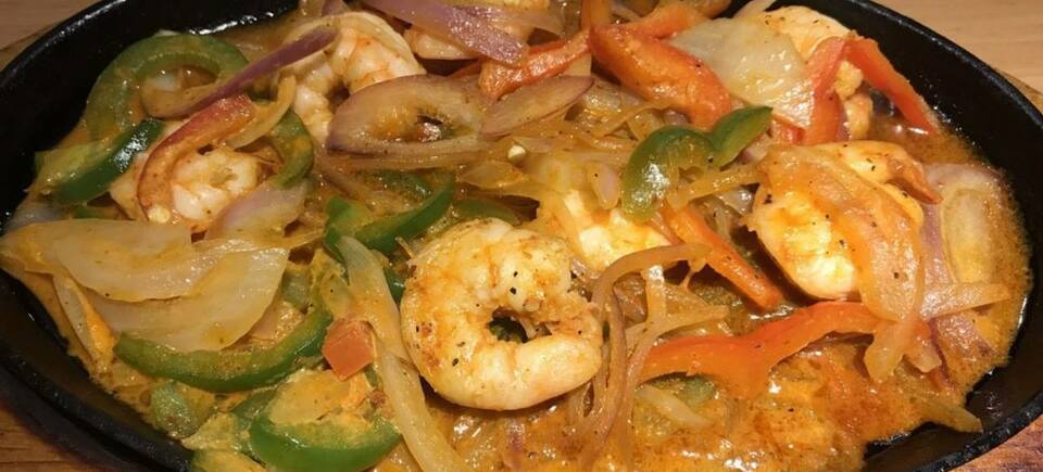 Order Shrimp Fajitas Plate food online from Guacamole Authentic Mexican Grill store, Concord on bringmethat.com