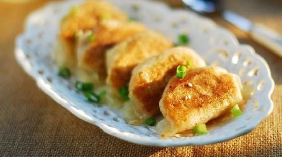 Order Pan Fried Pork Dumpling 锅贴 food online from Hunan Gate store, Arlington on bringmethat.com