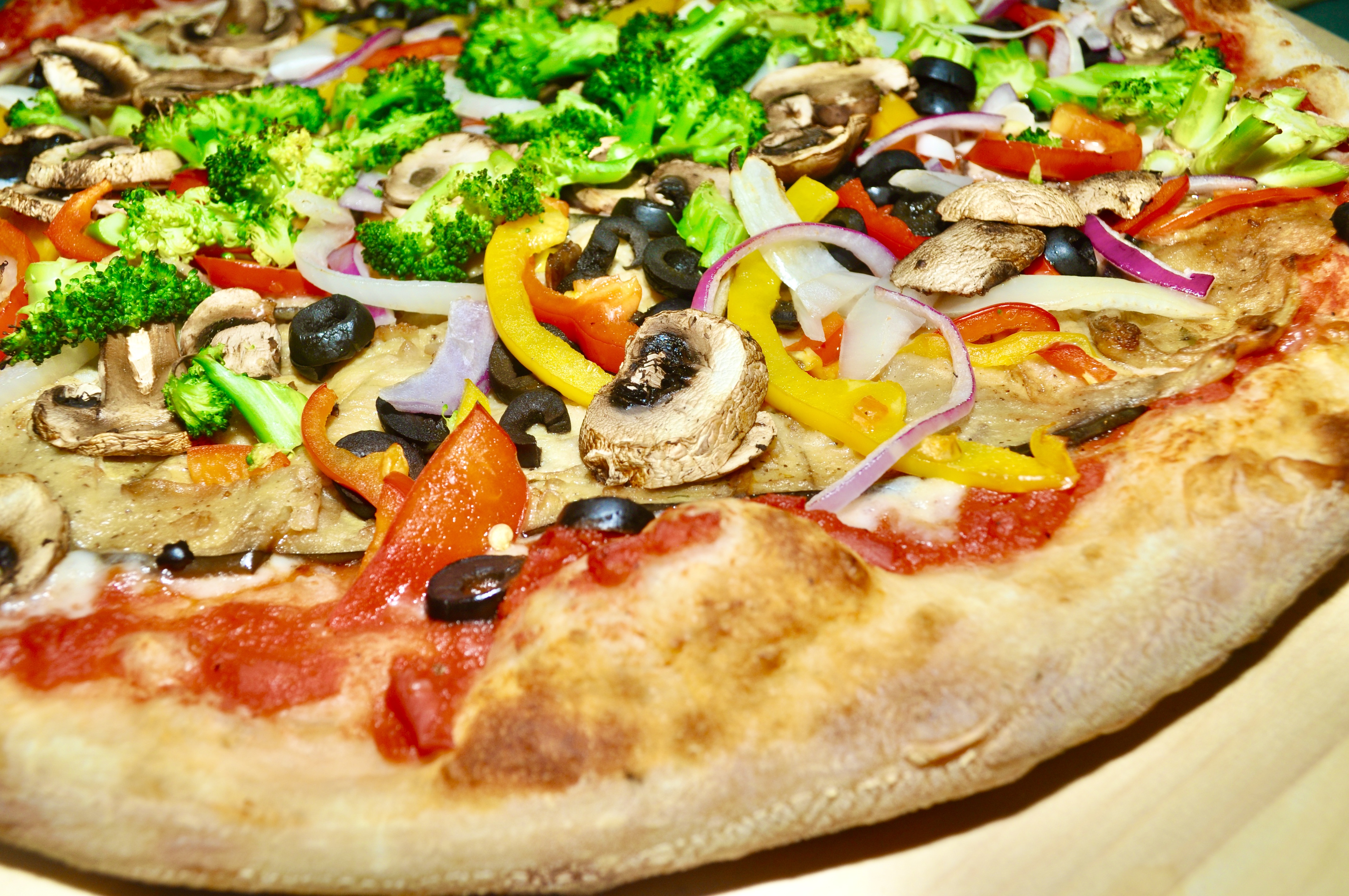 Order 16" Vegetarian with Sauce Pizza  food online from Illianos Grill store, Norwich on bringmethat.com