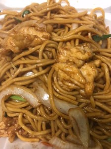 Order 32. Chicken Lo Mein 几捞面 food online from Moon Wok store, Lenexa on bringmethat.com