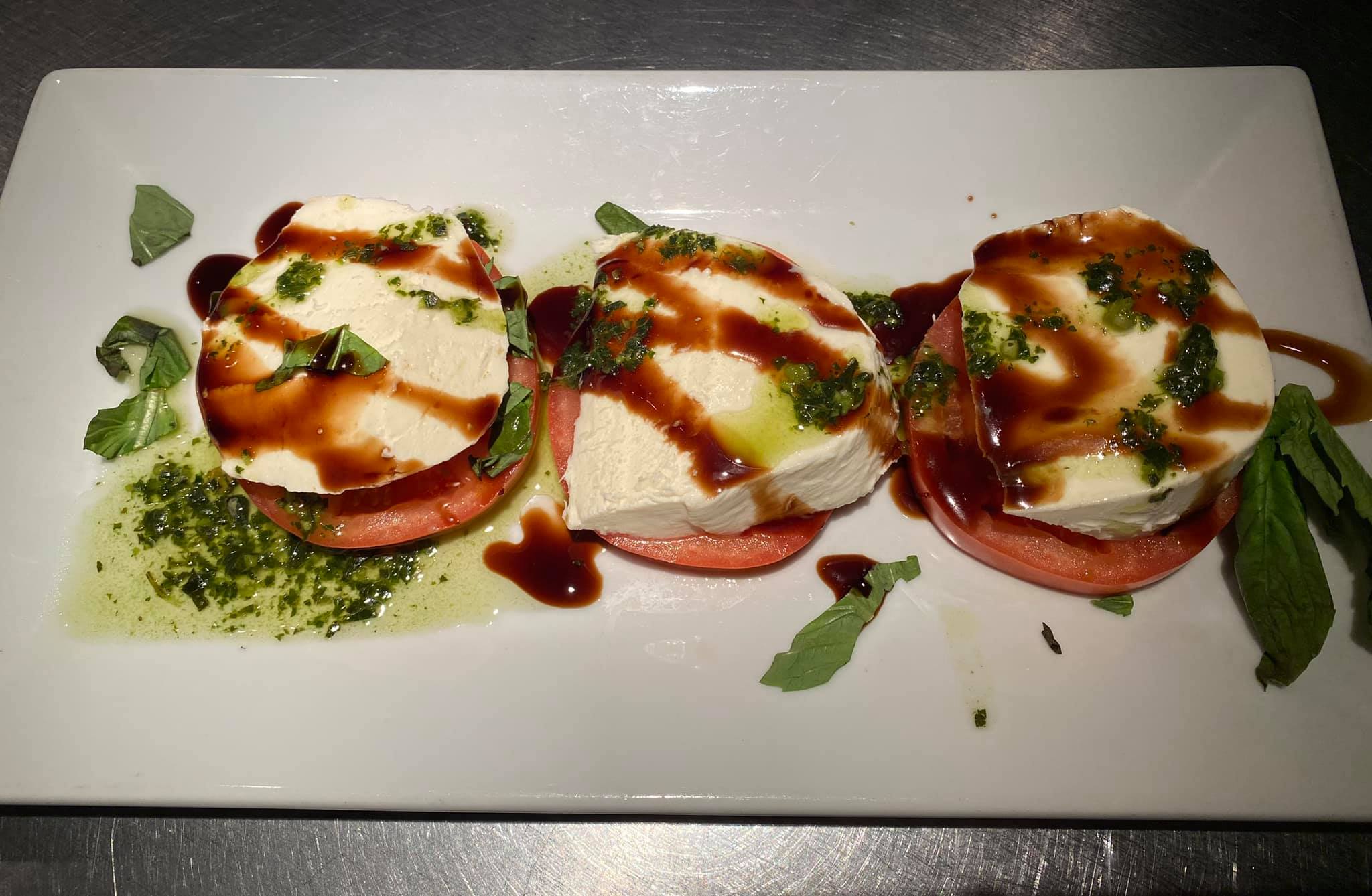Order Fresh Mozzarella with Tomatoes & Basil food online from Fat Sal Grill Ny store, Buchanan on bringmethat.com