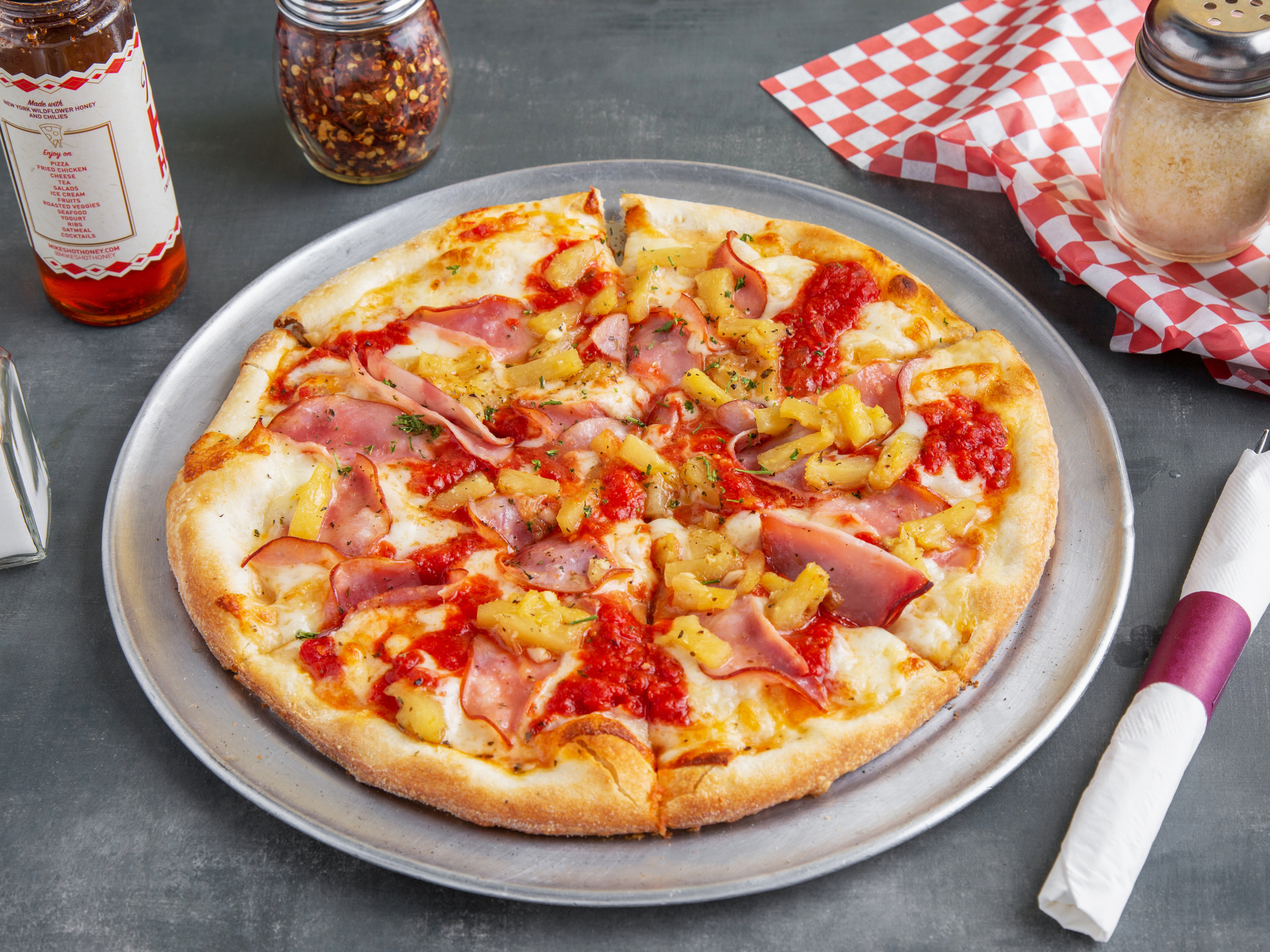 Order Hawaiian Pizza  food online from Brooklyn's Best Pizza & Pasta store, Las Vegas on bringmethat.com