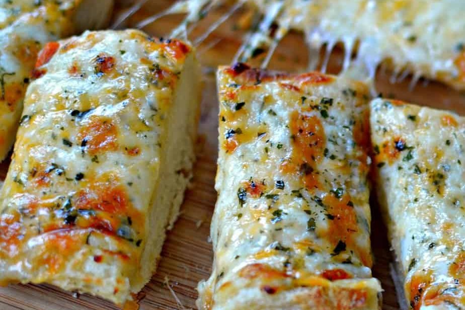 Order Garlic Cheesy Bread food online from Cucina Pizza by Design store, West Palm Beach on bringmethat.com