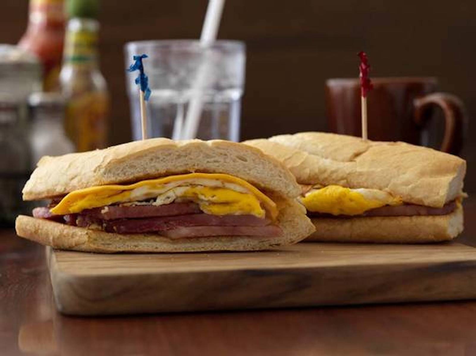 Order Traditional Breakfast Sandwich food online from Deluxe Diner store, Chicago on bringmethat.com