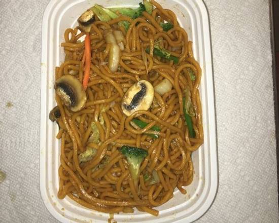 Order 22.Vegetable Lo Mein food online from Panda Garden Buffet Inc store, Cookeville on bringmethat.com