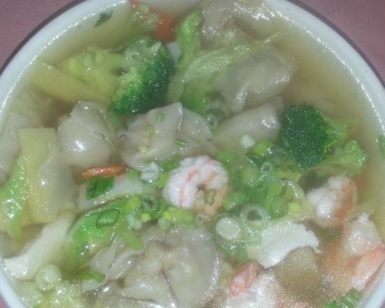Order Assorted Wonton Soup food online from China Garden Restaurant store, Los Angeles on bringmethat.com