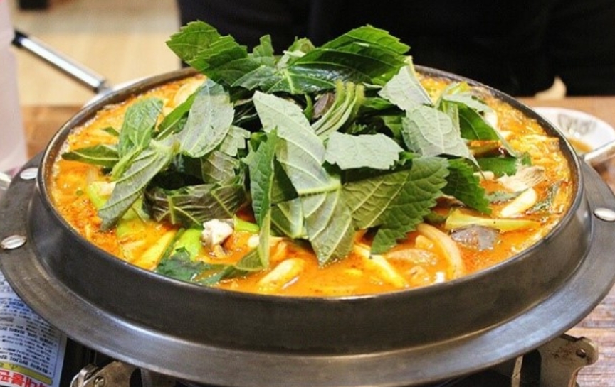 Order 28. Sausage Hot Pot food online from Sisters Korean Kitchen store, Cerritos on bringmethat.com