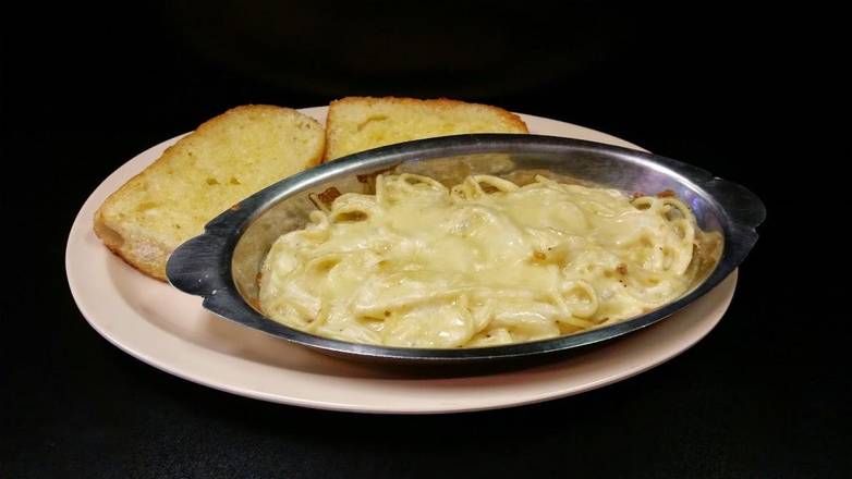Order Alfredo food online from St. Louis Pizza and Wings store, St. Louis on bringmethat.com