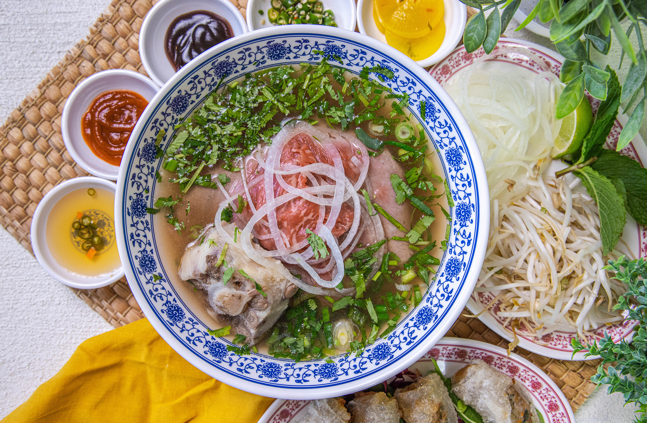 Order P4. Pho Oxtail and Eye-Round Steak food online from Pho 420 Saigon store, Palisades Park on bringmethat.com