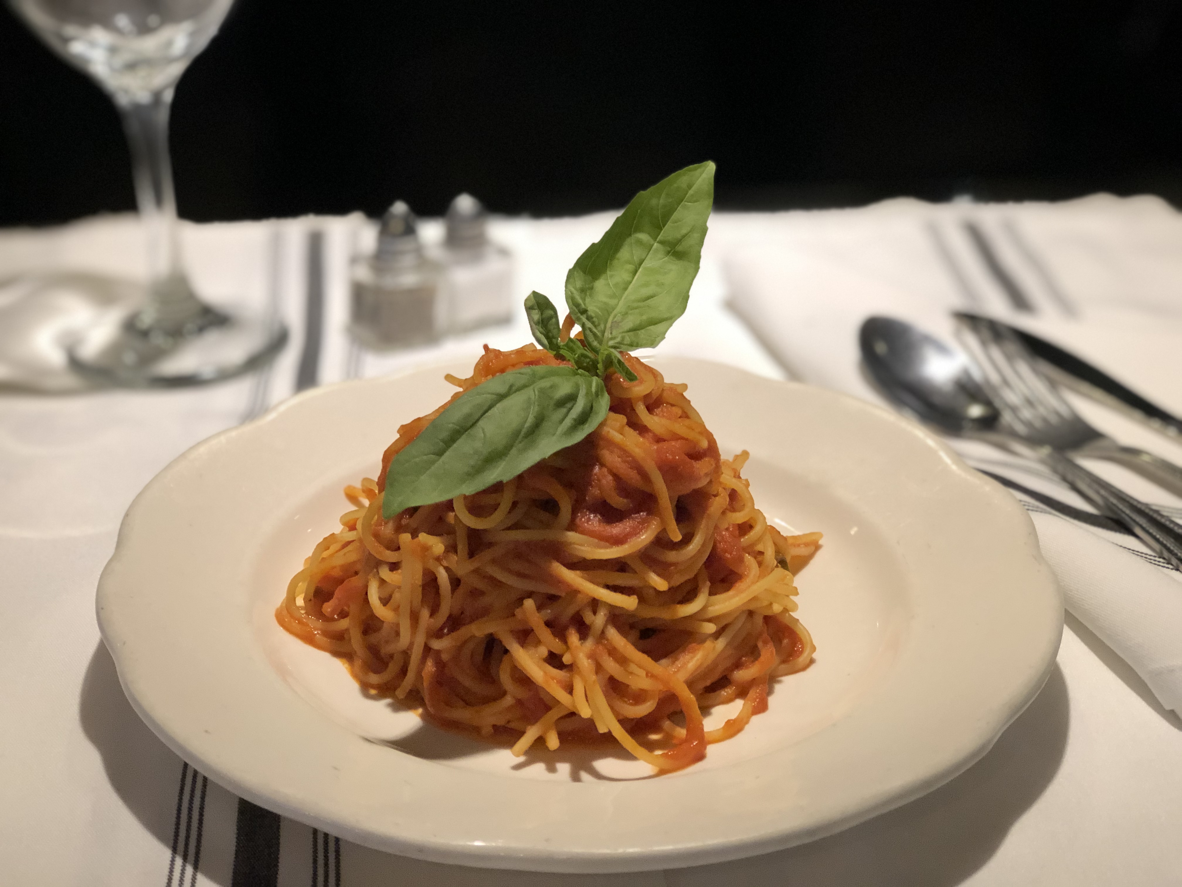 Order Spaghetti Pomodoro e Basilico food online from Michelangelo Ristorante store, Los Angeles on bringmethat.com