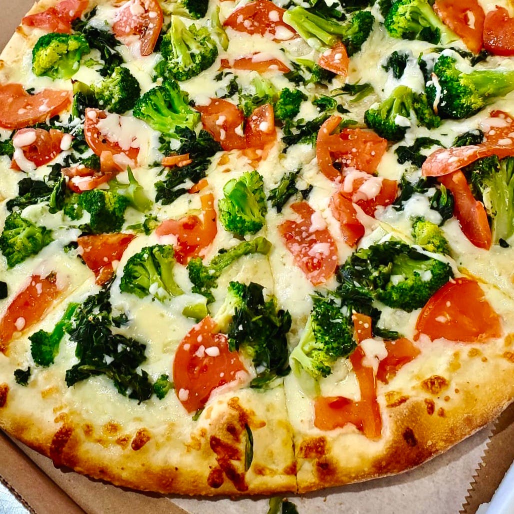 Order Capri White Pizza - 14" food online from Mannino's Pizzeria & Italian Eatery store, Pottstown on bringmethat.com