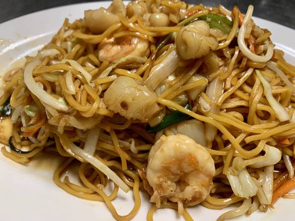 Order 海鲜面Seafood Chow Mein food online from Chopsticks store, Kent on bringmethat.com