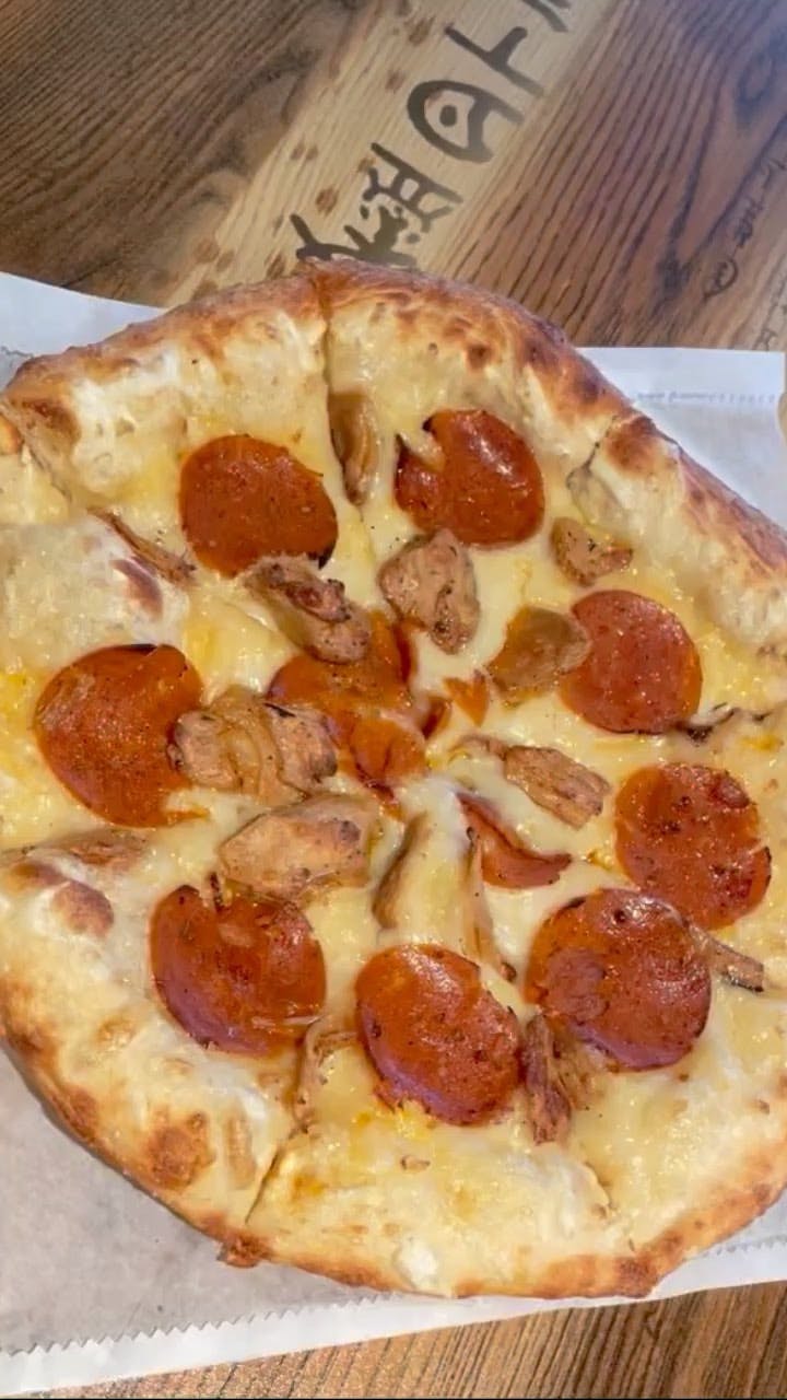 Order Pepperoni Alfredo Pizza - 10'' food online from Pythagoras store, Sugar Land on bringmethat.com