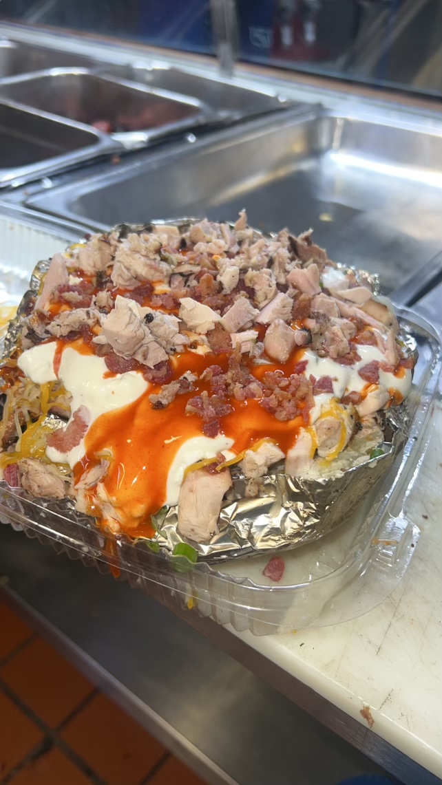 Order CHICKEN BUFFALO RANCH POTATO  food online from Gatorpit Barbq store, Lancaster on bringmethat.com