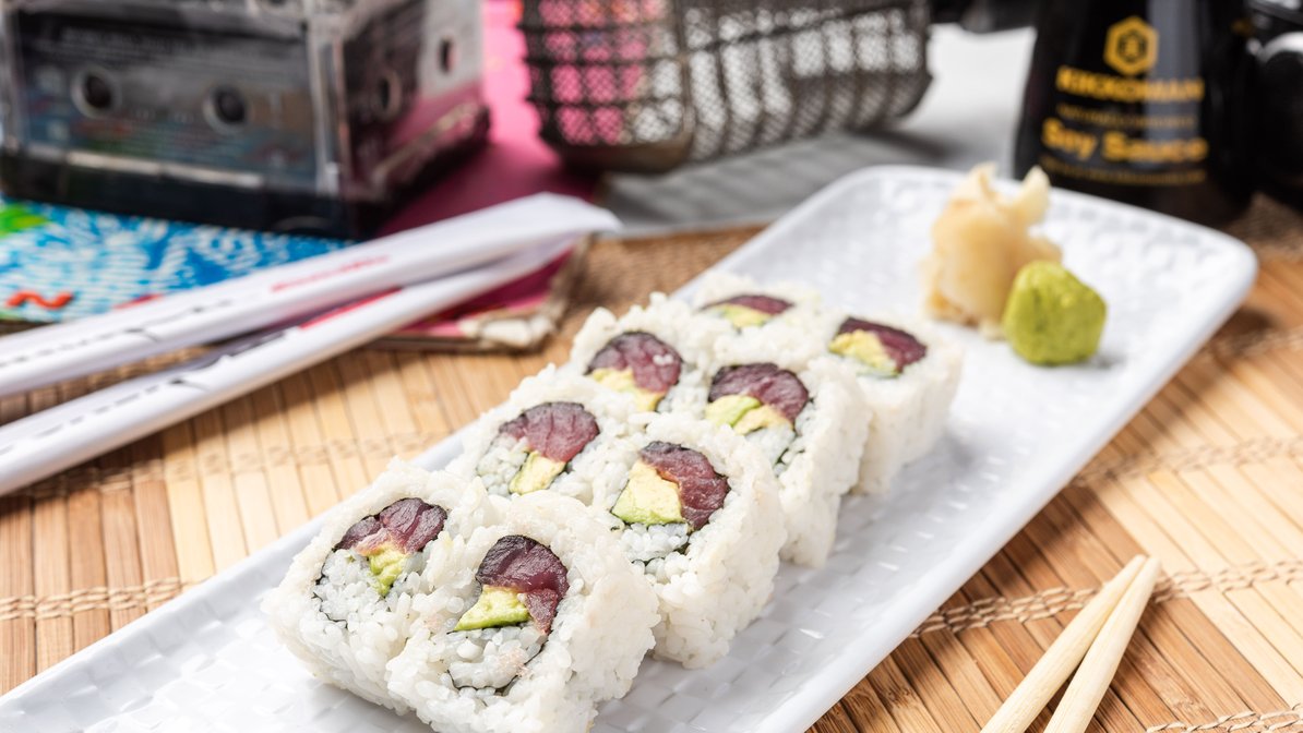 Order Tuna and Avocado Roll food online from Rock-N-Roll Sushi store, Trussville on bringmethat.com