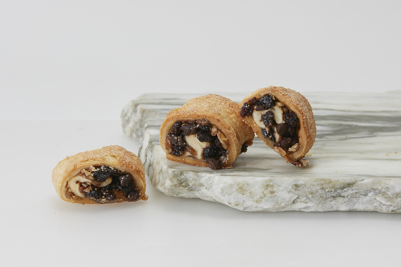 Order The Assorted Rugelach Platter food online from Murray's Bagels store, New York on bringmethat.com