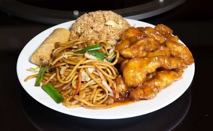 Order D10. General Tso Chicken & Vegetable Lo Mein Combo 左宗鸡 - 蔬菜炒面 - 套餐 food online from China town Restaurant store, Anchorage on bringmethat.com