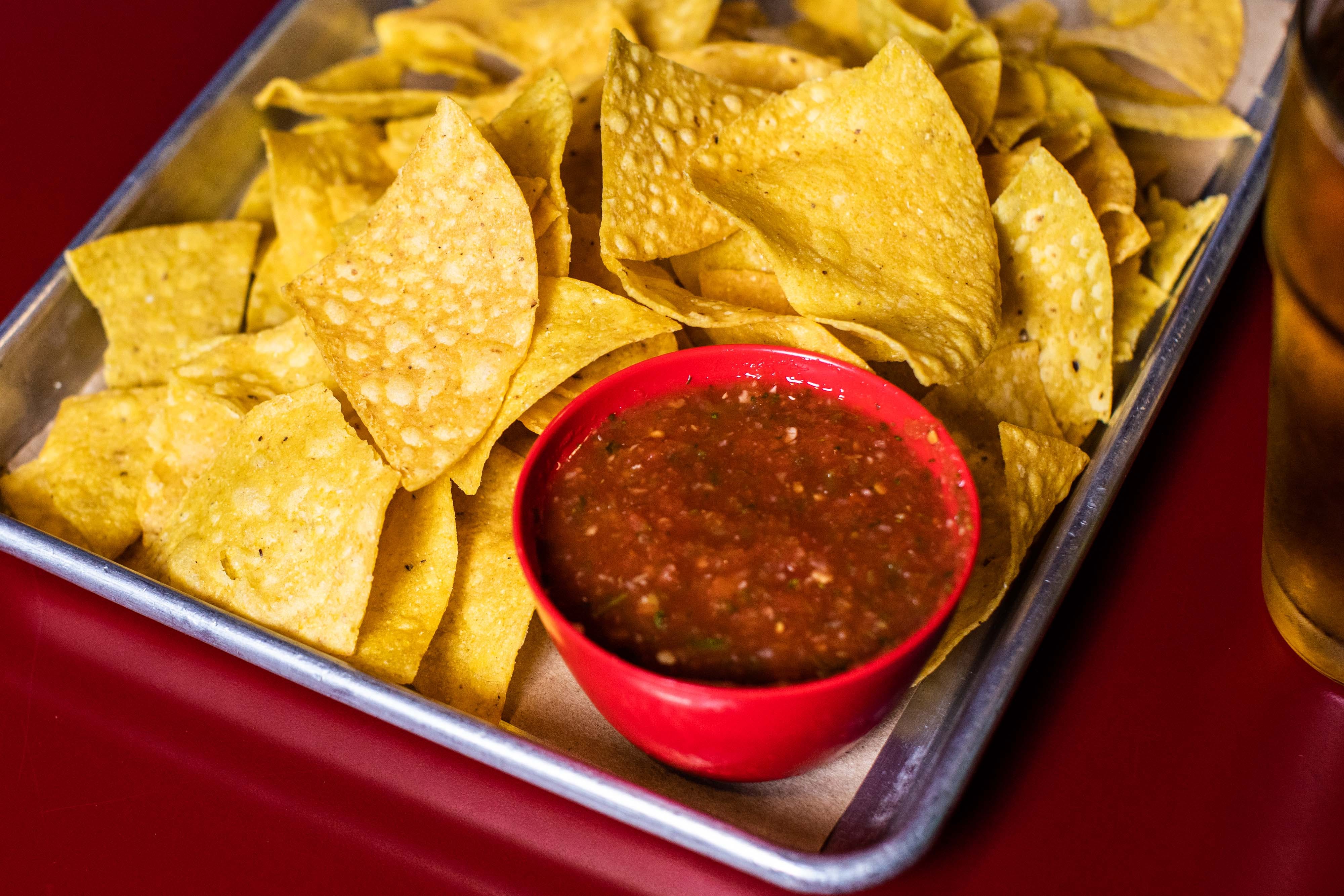 Order Bottomless Chips & Salsa - Appetizer food online from Wings Pizza N Things store, Temple on bringmethat.com