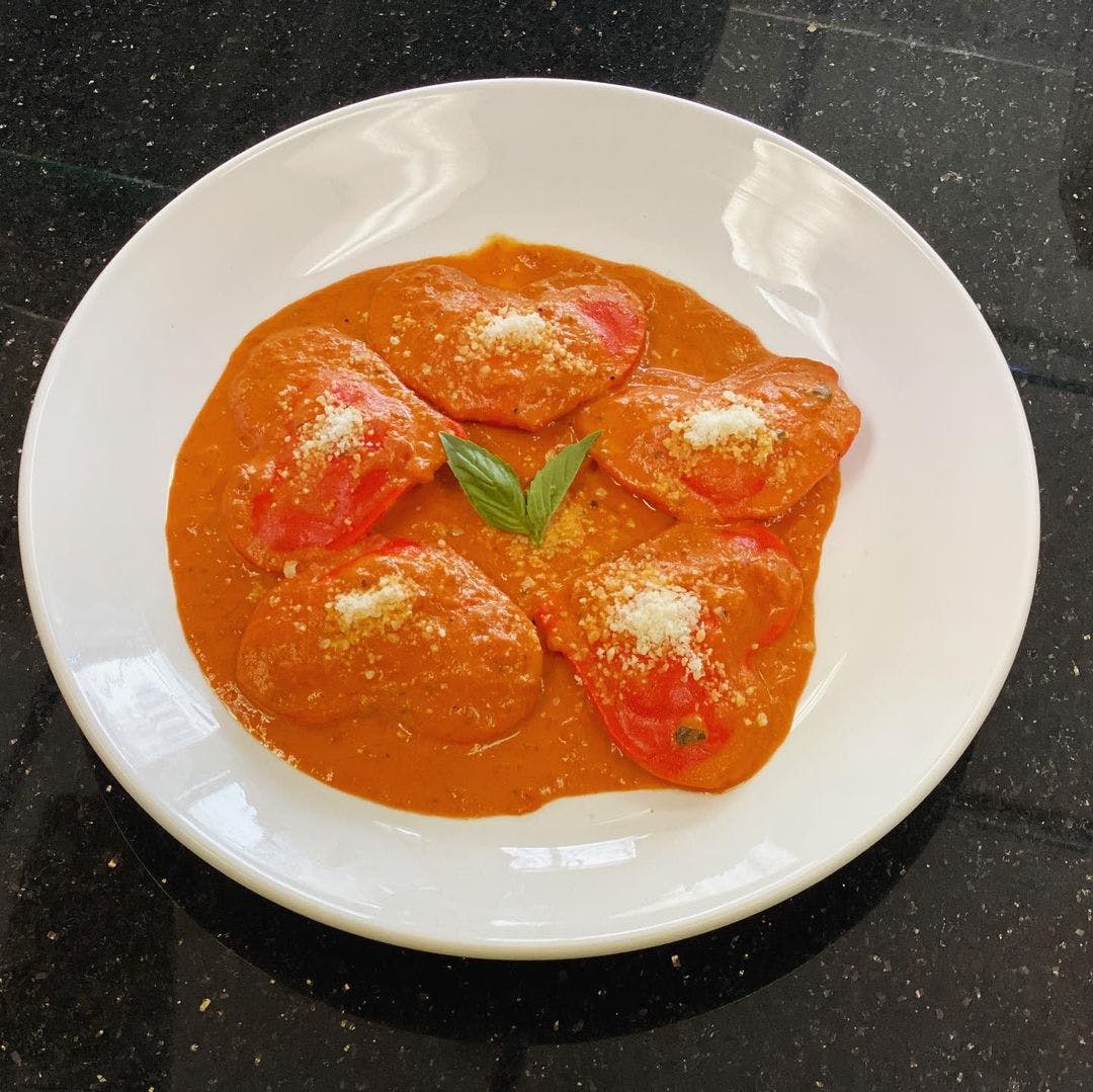 Order Cheese Ravioli in Vodka Sauce - 6 Pieces food online from Dolce Pizzeria & Restaurant store, Fords on bringmethat.com