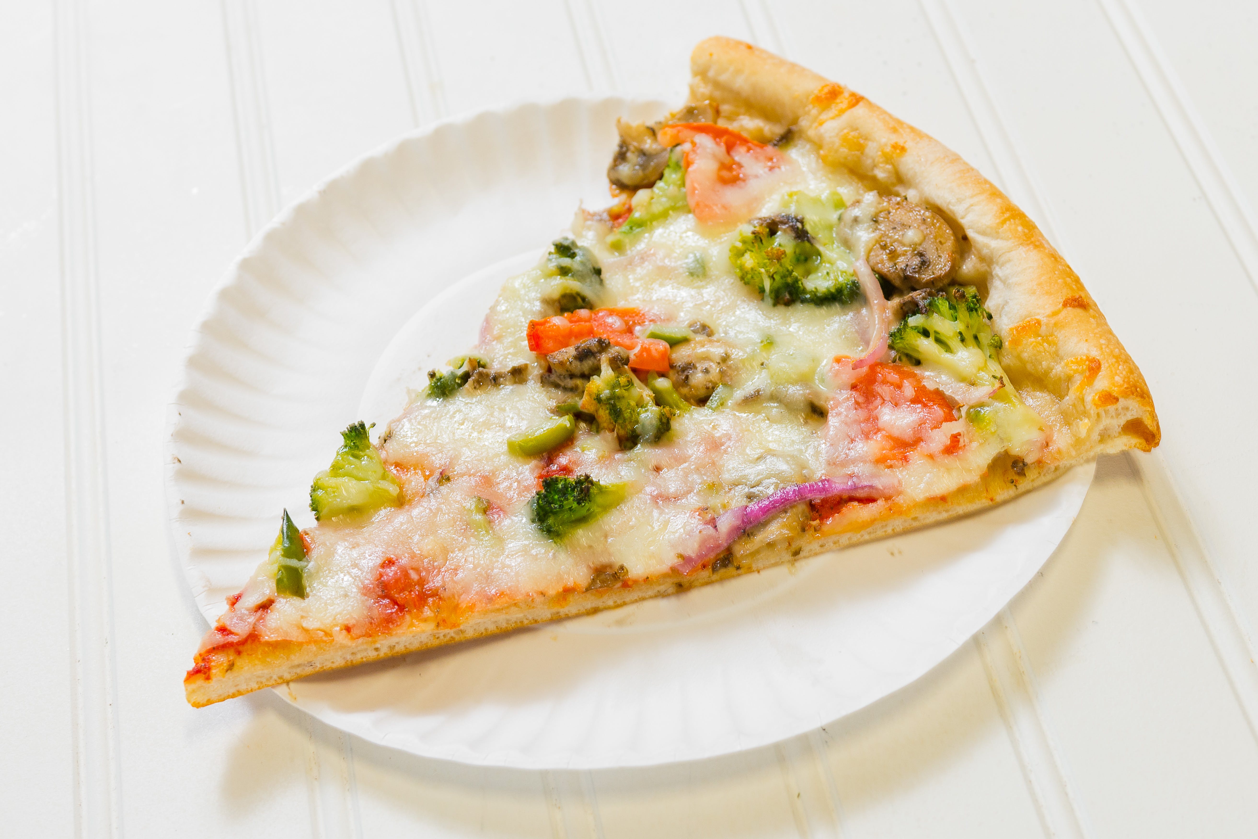 Order Veggie Supreme Pizza - Medium 14'' food online from Ray 1 Pizza store, Reading on bringmethat.com
