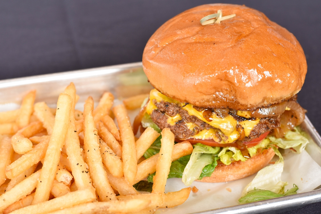 Order Royale with Cheese 1/4lb food online from John King Grill & Bar store, Charleston on bringmethat.com