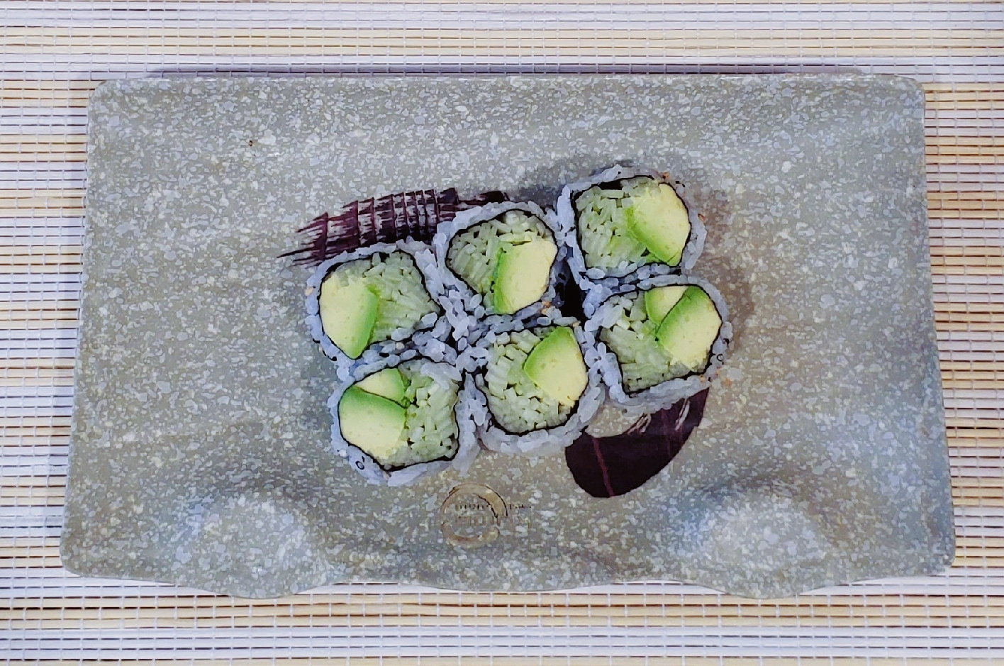Order Cucumber Avocaodo Roll food online from Sushi para japanese restaurant store, New York on bringmethat.com