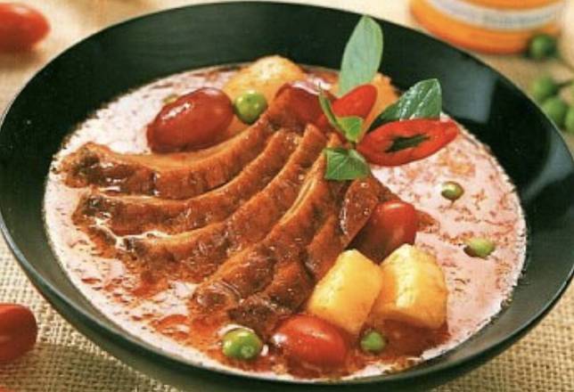 Order Red Curry Duck food online from Nidda Thai Cuisine store, Houston on bringmethat.com