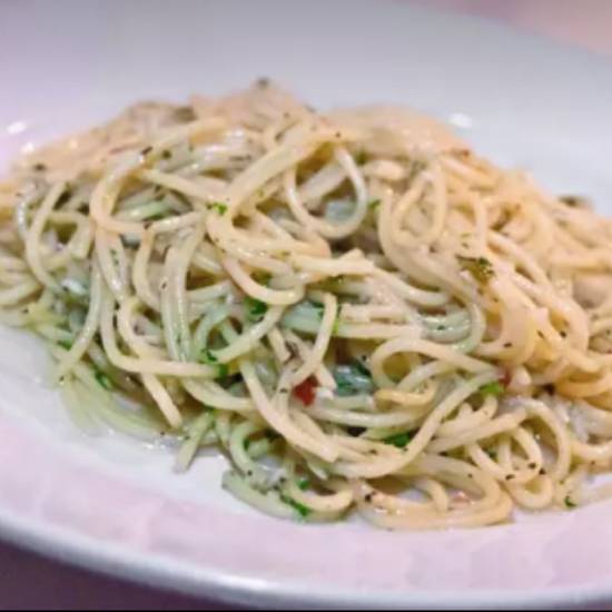 Order Spaghetti w/ Olive Oil, Garlic, Parsley & Chili Flakes food online from Tommaso store, San Francisco on bringmethat.com
