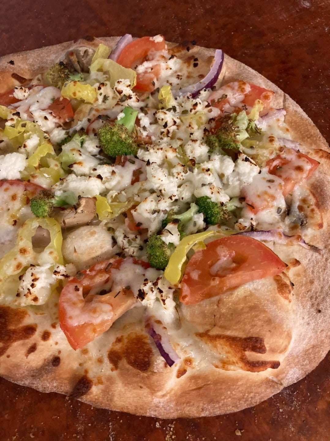Order Mama's Veggie Delight Pizza - Small 8'' food online from Mama Mia Pizza store, Myrtle Beach on bringmethat.com