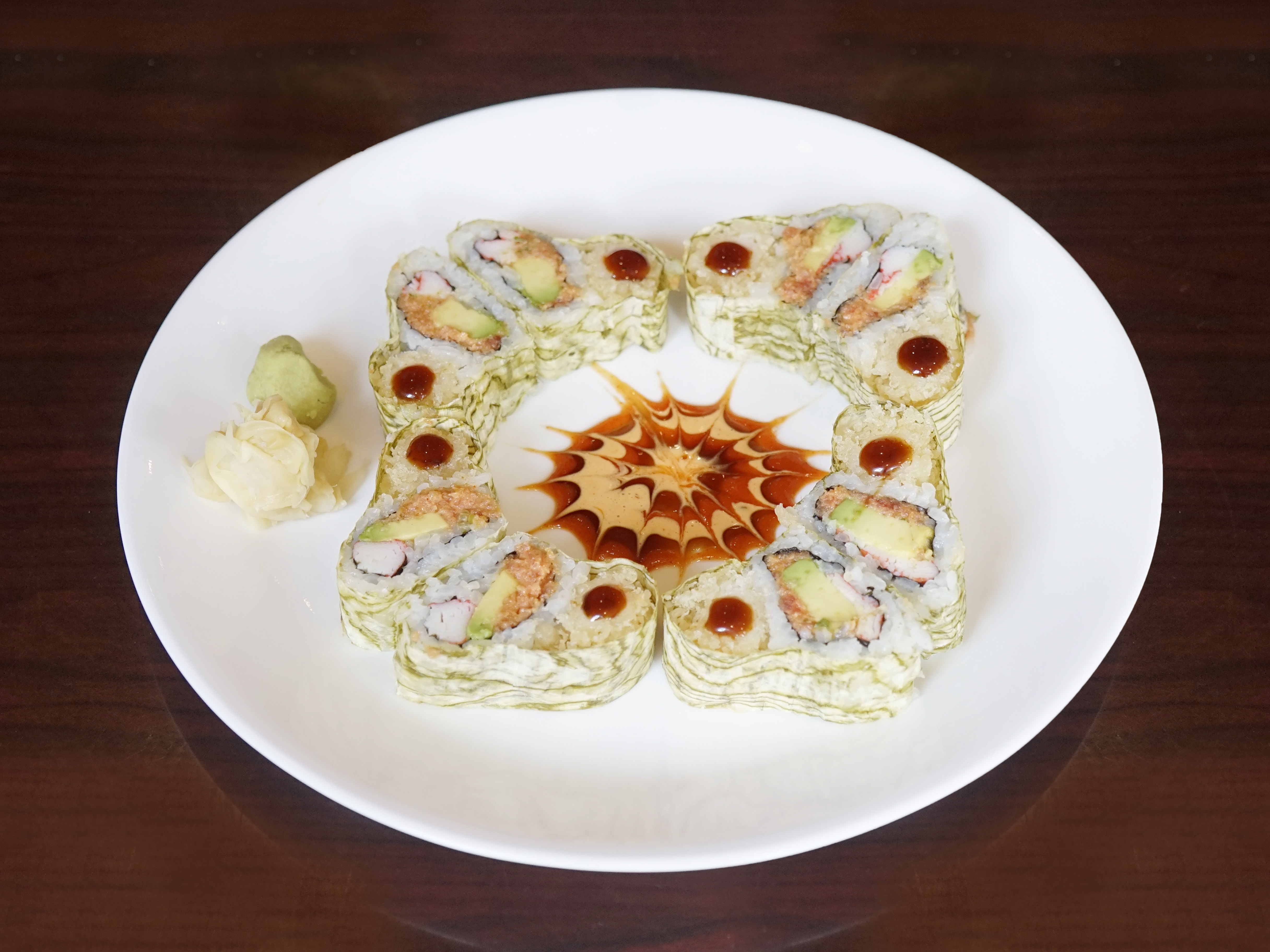 Order 140k. Butterfly King Roll food online from Yummy sushi store, New York on bringmethat.com
